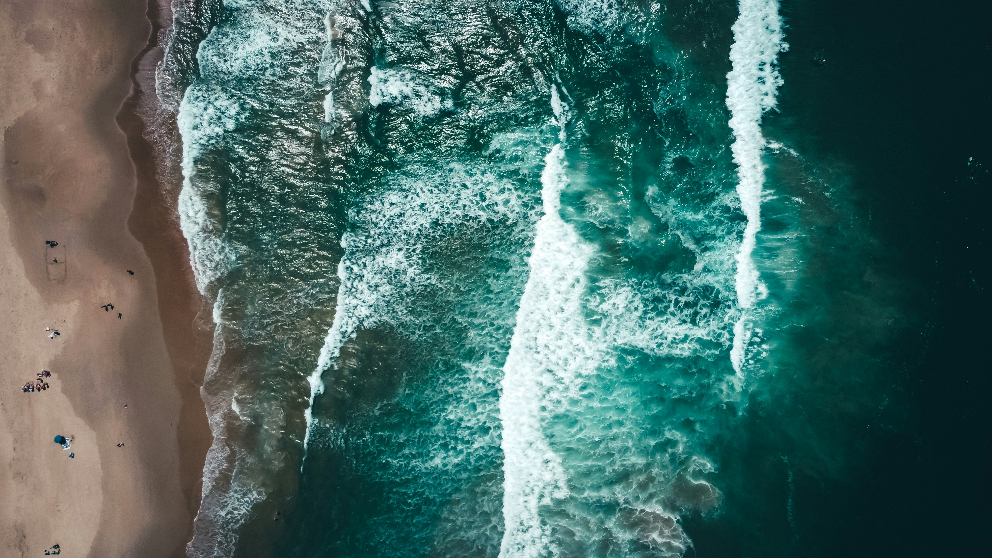 water waves hitting rocks during daytime